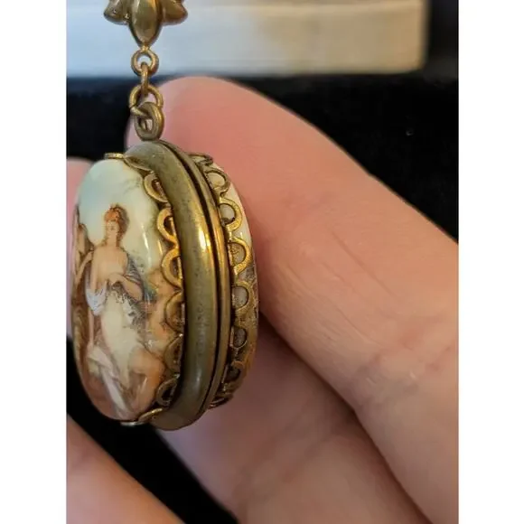 Vintage to Antique Victorian Scene Two Women Ceramic Locket - Picture 4 of 10